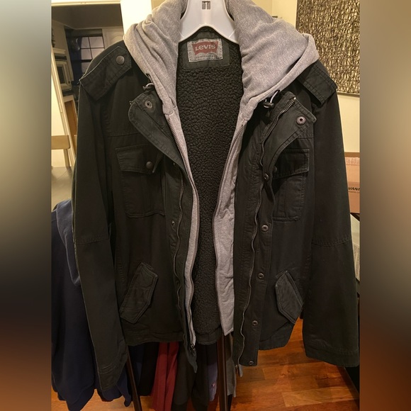 Levi’s men’s trucker jacket with removable hood - Picture 3 of 5